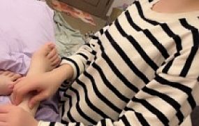 套路直播视频【橘子没熟】开发抖M闺蜜舔脚【完整版】