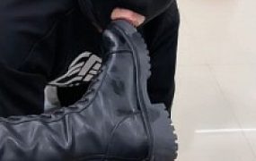 套路直播视频【文文S】人体烟灰缸/舔脏靴子/吃口水耳光【双视角版】