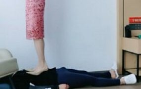 套路直播视频【小爷】高跟全体重踩踏