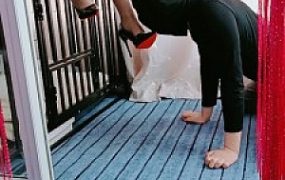 套路直播视频【bibi团】高跟疯狂插嘴-舔闻黑丝玉足