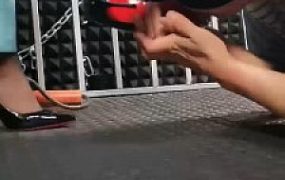 套路直播视频【冷御女王】圈养犬化双狗-高跟黑丝踩虐