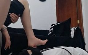 套路直播视频【梓晨】裸足舔脚深喉/高跟踩虐乳