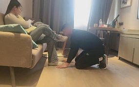 套路直播视频【诺诺子】舔运动鞋/白袜脚深喉/踩踏当坐垫