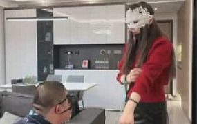 套路直播视频【妆主大大】狗链牵老狗/耳光抽/裸足深喉狂舔/骑马遛狗