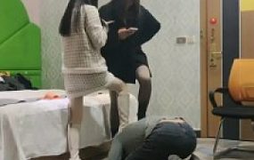 套路直播视频【最抗揍M】双S精神小妹暴打爆踹