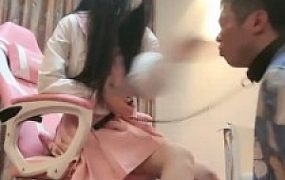 套路直播视频【桃幼幼】萝莉主手脚并用抽耳光/运动鞋踩狗脸