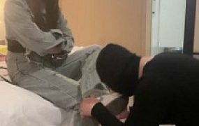 套路直播视频【叶娘】双S-舔脏鞋/蒙眼闻脚闻袜/踩踏【双视角版】