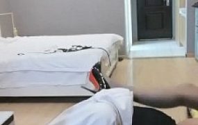 【婉婷】高跟灰丝踩虐/鞭打