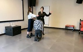 【宸宸】双S从室内到户外耳光暴力踢踹贱狗【双视角版】