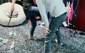 套路直播视频【馨妍】运动鞋+高跟鞋+肉丝重度踢裆