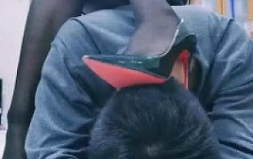 套路直播视频【Alice】黑丝高跟御姐虐狗-转胯坐垫/高跟踩