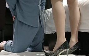 套路直播视频【米小唐】高跟肉丝踢裆-虐昔日老板