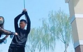 套路直播视频【魅影女神】野外惩罚-踢裆/打骂/圣水羞辱   JS23040301