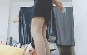 套路直播视频【美娜格格】女白领皮鞭训狗/高跟抽耳光/裸足舔插嘴
