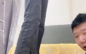 套路直播视频【素人星探】运动鞋白袜全体重踩-强制闻鞋窝白袜脚-棉袜塞嘴