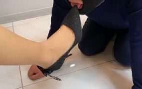 套路直播视频【言言】舔素人小姐姐的裸足