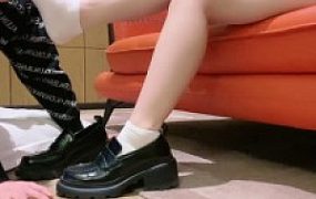 【川野尤娜】洛丽塔S皮鞋白袜全体重踩/吃脚皮闻原味白袜