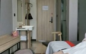 【露可】反差素人调-踩踏喂食/转胯深喉/喂口水