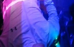 【小露情侣s】KTV玩弄恋足犬【双视角版】 JS23041301