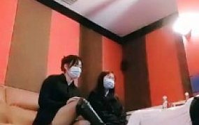 【萱萱】双美女-私人影院无情跺踩-新道具窒息【双视角版】