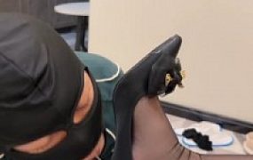 【雨涵大大】素人技师首调-舔高跟黑丝裸足