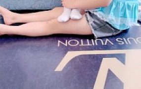 【苏恩】双S-白袜脚踩闺蜜聊天【完整版】