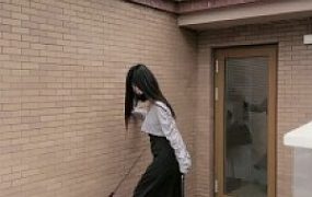 【桃幼幼】圈养教训脚奴-手铐捆绑/鞭打/骑马耳光/关户外囚禁