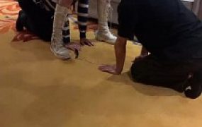 【伊妮】双S-骑马轮流耳光/鞭打闻臭脚【双视角版】