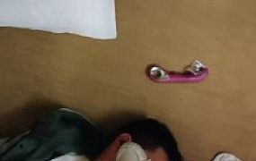 【馨雅】五花大绑小白鞋+高跟全体重踩踏