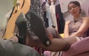 【素人星探】旗袍黑丝高跟-踩踏/滴蜡/吃袜子/喝口水