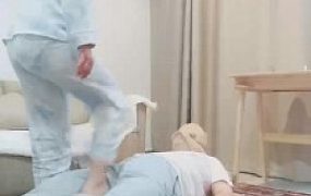 【小欣欣】情侣主羞辱偷懒家狗/伺候亲热/鞋底耳光虐乳【完整版】bf27393