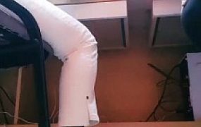 【小贱】素人同事脏鞋黑丝狂舔