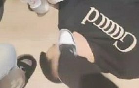 【爆爆】4素人S-轮流抽耳光/穿鞋踩踏碾压/遛狗