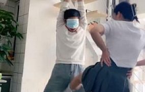 【乔安】运动女神带闺蜜暴力踢裆/耳光虐乳/鞭刑sp