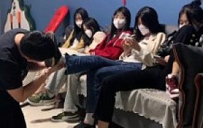 【精神小妹】4S素人学生暴力踢踹/非人虐打/转胯踩踏