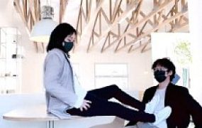 【小妮】咖啡厅帆布鞋踩狗