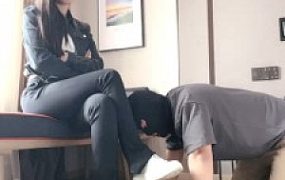 【上海赵丽颖】监督贱狗舔脏鞋