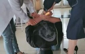 【美容院S】开发女奴暴打老公-骑马坐垫/捆绑鞭打 JS23050701