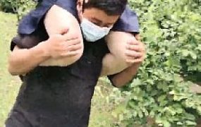 【郑州女神】户外公园骑马遛狗