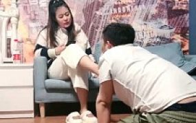 【小欣欣】情侣主-绿帽家奴伺候被虐待