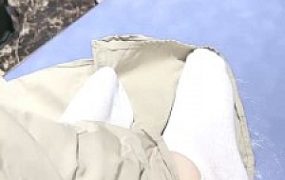 【萱萱】KTV羞辱服务生-鞋插嘴深喉/下跪按摩/强制闻原味袜  JS23051607