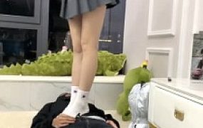 【阿昆】私生活圈养-白袜脚踩踏/按摩伺候/裸足舔