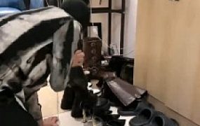 【美娜S】长腿车模黑丝高跟驯化-头压马桶喝圣水/舔多双高跟