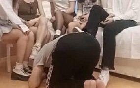 【金桔小主】5S群调群踩/遛狗骑马/虐乳钻胯/深喉/强迫升水