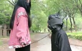 【桃幼幼】艺校女神户外遛狗-骑马爬行/小白鞋踢踹/踩踏