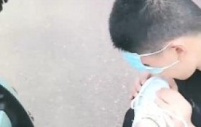 【美容院S】户外公园遛-狗爬行/舔白鞋/叼鞋叼丝袜/鞭子抽