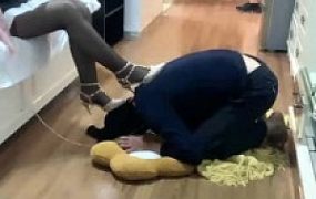 【倩S】双S-舔鞋转胯/裸足踩踏/舔/吃烟灰