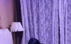 【佳佳】牛仔裤里丝强制开发表哥/踩踏深喉浓痰