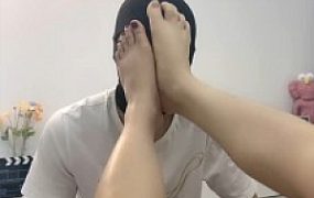 【伊诺】带闺蜜暴力踢裆/踩踏/棉袜脚捂脸