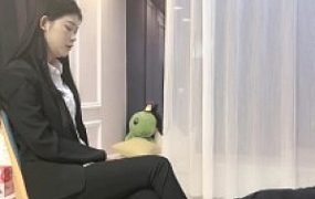 【莱莱】剧情-女经理收拾男下属